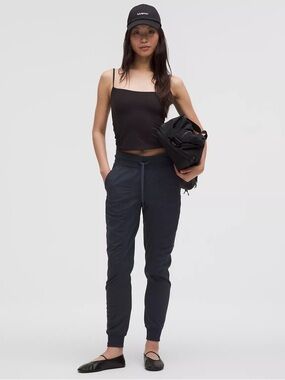 Lululemon Dance Studio Mid-Rise Jogger
(B2)